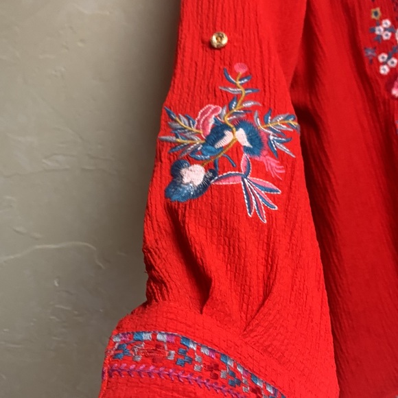 Beautiful Red Crinkle Embroidery Top with contrast back - Picture 5 of 6